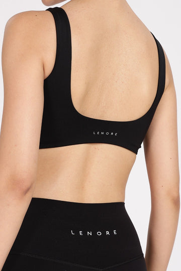 Black Seamless luxe sports bra